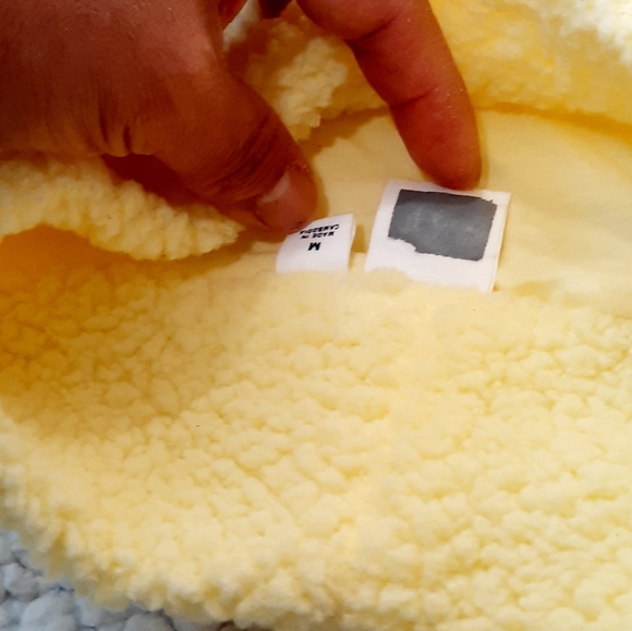 GAP Women’s YELLOW Sherpa Pullover Mockneck Medium NWOT - Picture 11 of 15